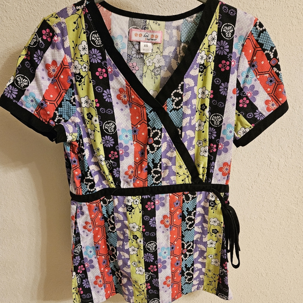 KOI medical nurse vet tech cna foral scrub top